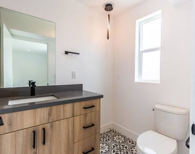 4293 Tujunga Avenue - Photo Thumbnail 8