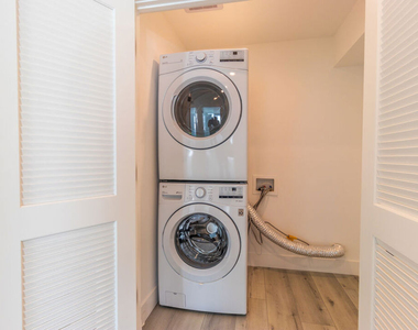 4293 Tujunga Avenue - Photo Thumbnail 14