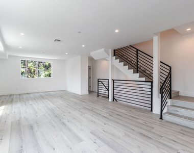 4293 Tujunga Avenue - Photo Thumbnail 3