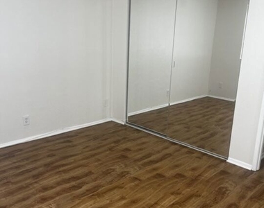 10540 Balboa Boulevard - Photo Thumbnail 11