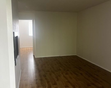 10540 Balboa Boulevard - Photo Thumbnail 5