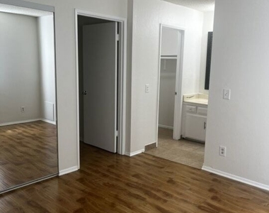 10540 Balboa Boulevard - Photo Thumbnail 12