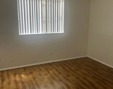 10540 Balboa Boulevard - Photo Thumbnail 7