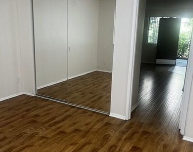 10540 Balboa Boulevard - Photo Thumbnail 10