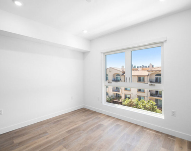 5153 Maplewood Avenue - Photo Thumbnail 9