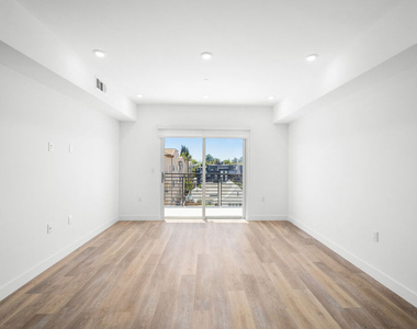5153 Maplewood Avenue - Photo Thumbnail 13