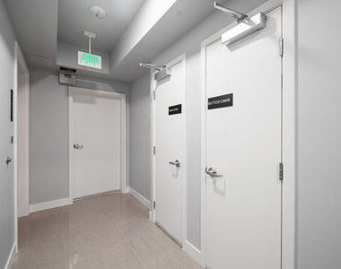 5153 Maplewood Avenue - Photo Thumbnail 21