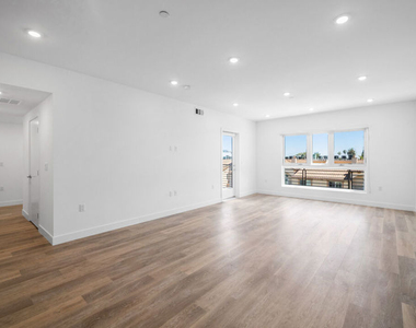 5153 Maplewood Avenue - Photo Thumbnail 6