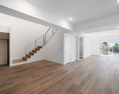5153 Maplewood Avenue - Photo Thumbnail 37