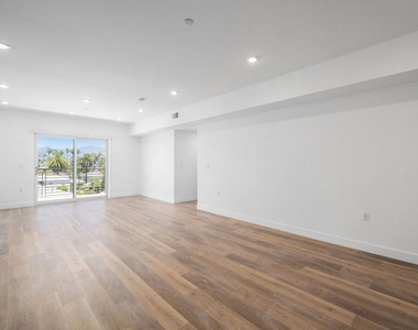 5153 Maplewood Avenue - Photo Thumbnail 4