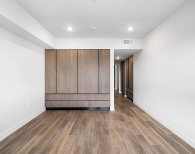 5153 Maplewood Avenue - Photo Thumbnail 25