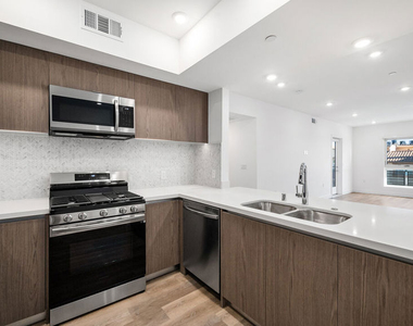 5153 Maplewood Avenue - Photo Thumbnail 4