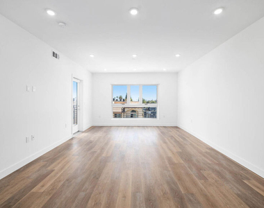 5153 Maplewood Avenue - Photo Thumbnail 9