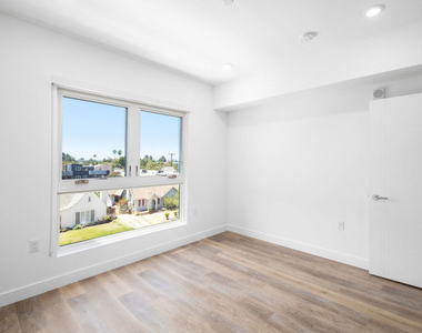 5153 Maplewood Avenue - Photo Thumbnail 11