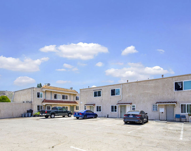 401 W Ramona Street - Photo Thumbnail 3