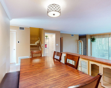 21821 Burbank Boulevard - Photo Thumbnail 7