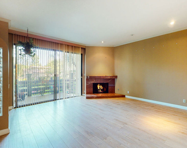21821 Burbank Boulevard - Photo Thumbnail 4