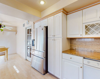 21821 Burbank Boulevard - Photo Thumbnail 11