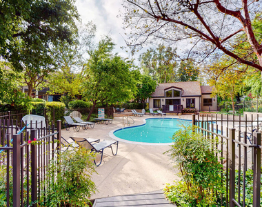 21821 Burbank Boulevard - Photo Thumbnail 24