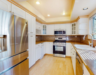 21821 Burbank Boulevard - Photo Thumbnail 8