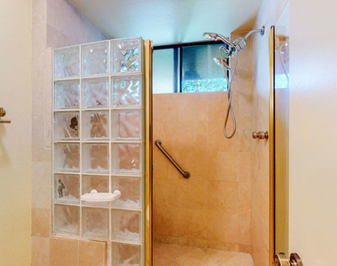 21821 Burbank Boulevard - Photo Thumbnail 16