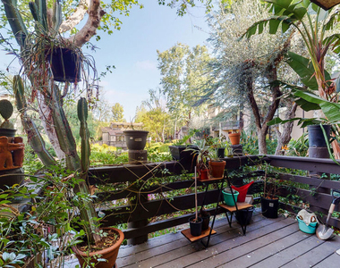 21821 Burbank Boulevard - Photo Thumbnail 1