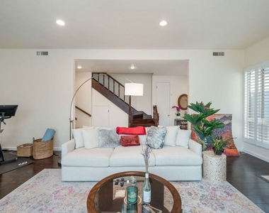 12336 Montana Avenue - Photo Thumbnail 3
