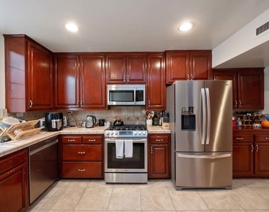 12336 Montana Avenue - Photo Thumbnail 8