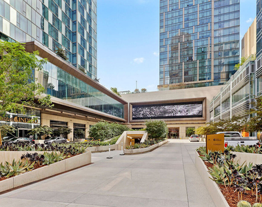 889 Francisco Street - Photo Thumbnail 14