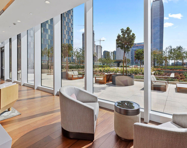 889 Francisco Street - Photo Thumbnail 17