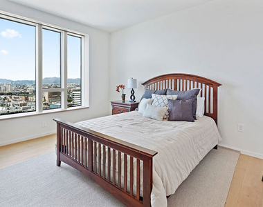 889 Francisco Street - Photo Thumbnail 12