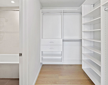 889 Francisco Street - Photo Thumbnail 6