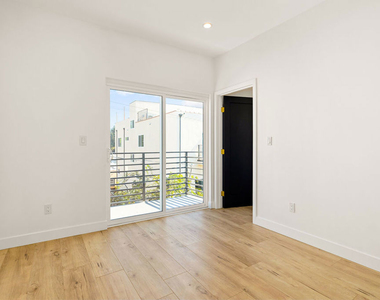 3420 12th Avenue - Photo Thumbnail 4