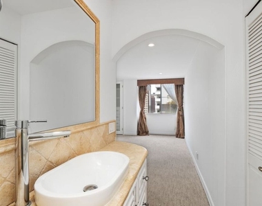 10751 Wilshire Boulevard - Photo Thumbnail 17