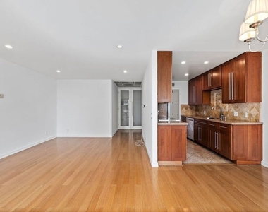 10751 Wilshire Boulevard - Photo Thumbnail 35
