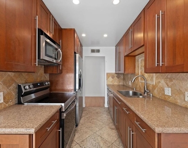 10751 Wilshire Boulevard - Photo Thumbnail 28