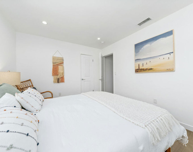 2957 Midvale Avenue - Photo Thumbnail 17