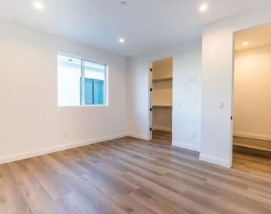 5325 Ben Avenue - Photo Thumbnail 2