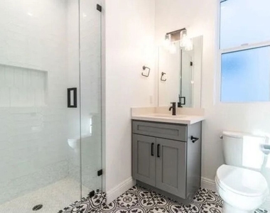 5325 Ben Avenue - Photo Thumbnail 7