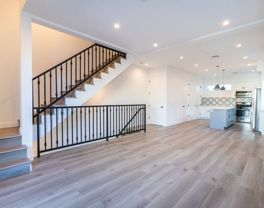 5323 Ben Avenue - Photo Thumbnail 10