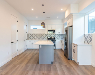 5323 Ben Avenue - Photo Thumbnail 5