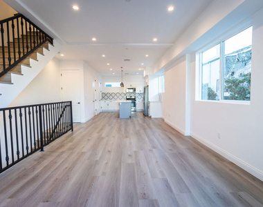 5323 Ben Avenue - Photo Thumbnail 9