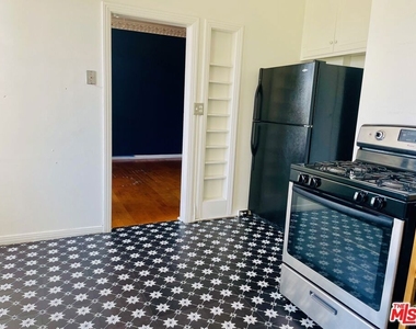 1314 N Hayworth Avenue - Photo Thumbnail 14