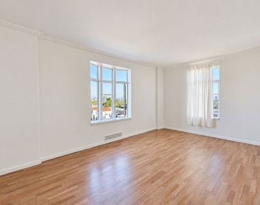1314 N Hayworth Avenue - Photo Thumbnail 55