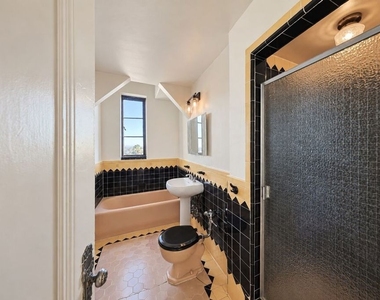 1314 N Hayworth Avenue - Photo Thumbnail 47