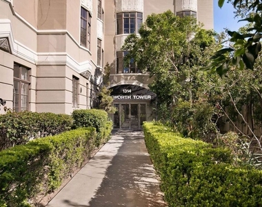 1314 N Hayworth Avenue - Photo Thumbnail 5