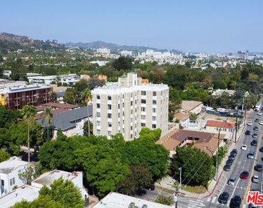 1314 N Hayworth Avenue - Photo Thumbnail 7