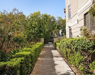 1314 N Hayworth Avenue - Photo Thumbnail 27
