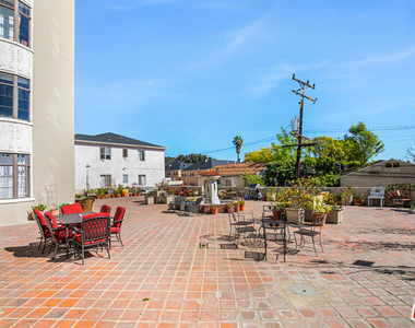 1314 N Hayworth Avenue - Photo Thumbnail 30