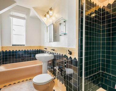 1314 N Hayworth Avenue - Photo Thumbnail 18